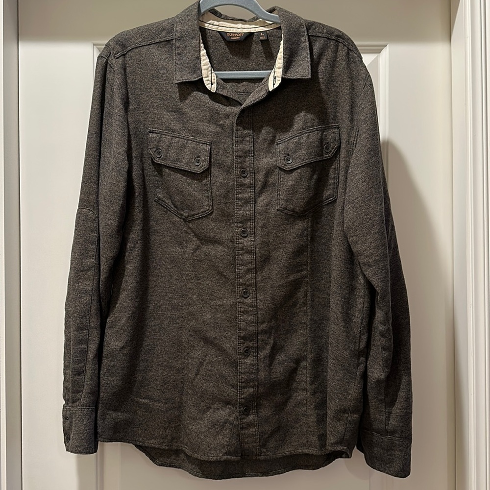 Men’s Large Outpost casual button down top.